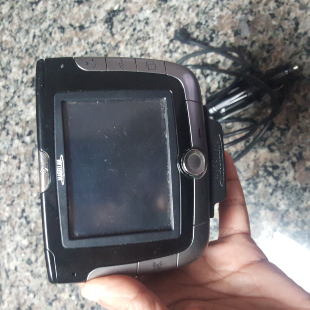 Magellan Roadmate 3000T portable car navigation unit 3.5 in screen bundle